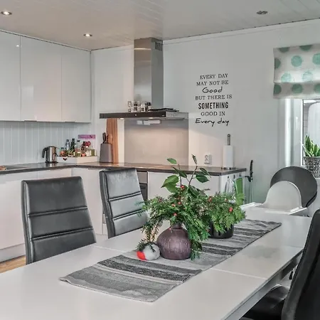 Casa vacanze Stunning In With Kitchen